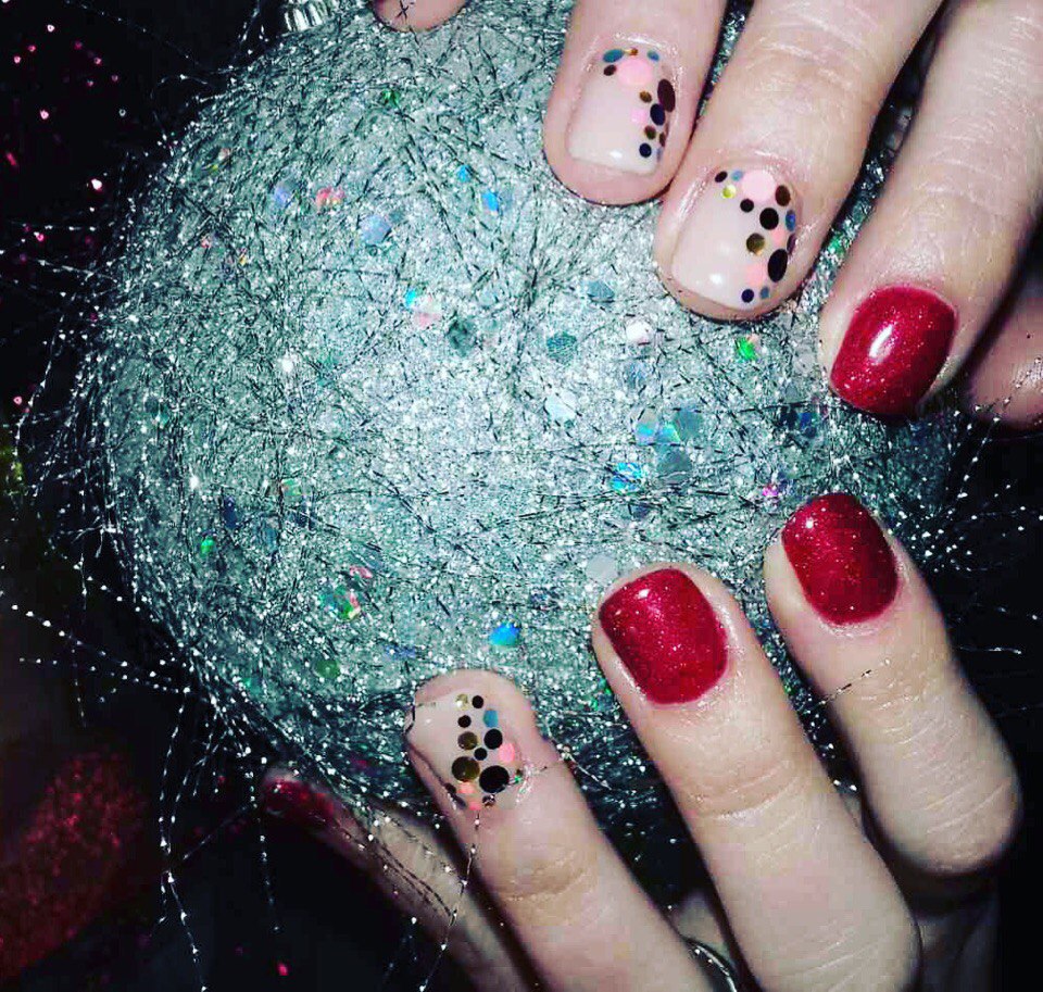 Наращивание ногтей, ресничек